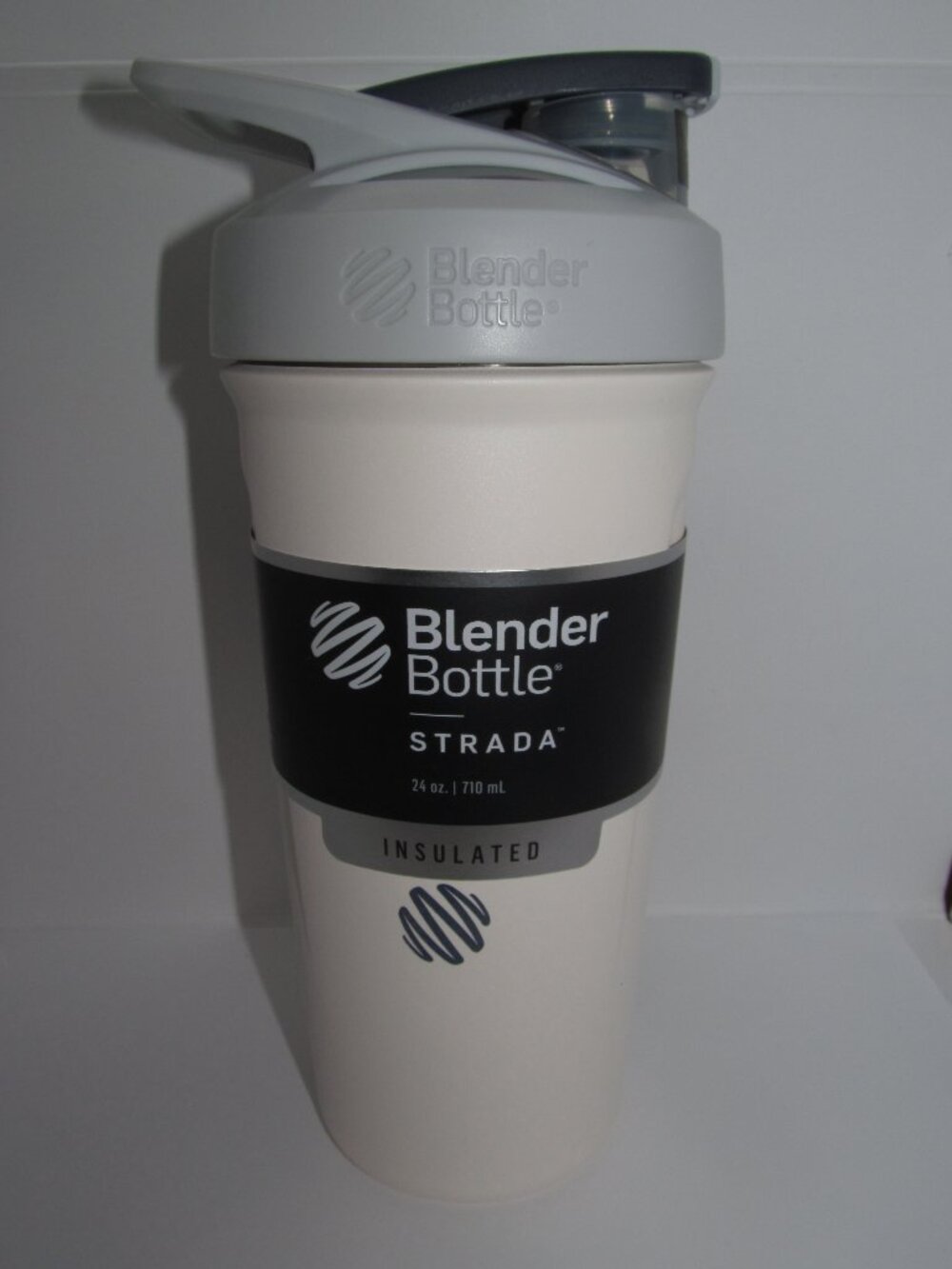 Blender Bottle Strada Sport Stainless Steel Insulated Shaker 24oz White/Gray NEW